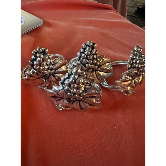 Vintage silver metal grape cluster leaf napkin rings vineyard Fall table decor - Picture 2 of 8